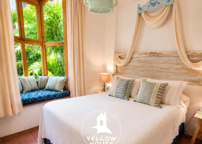 Yellow House Hostel B&B Antigua